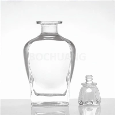 Bottiglia di vetro trasparente da 700 ml